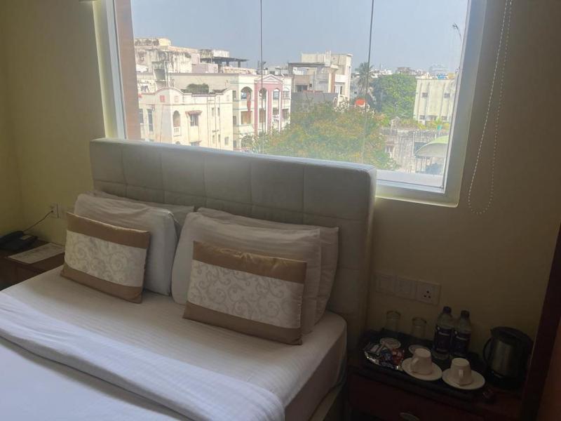 Superior Double or Twin Room with City View image 2