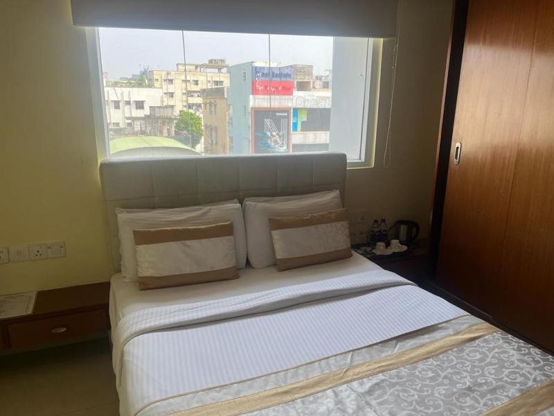 Superior Double or Twin Room with City View image 1