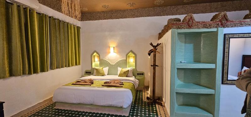 Traditional Riad Merzouga Dunes - image 15