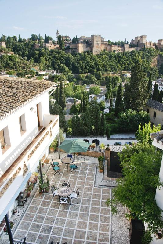 One-Bedroom Apartment image 2