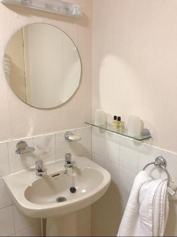 Small Double Room image 4
