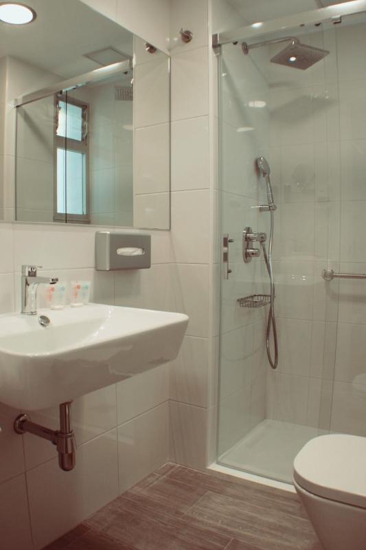 Superior Double or Twin Room with Sea View image 2