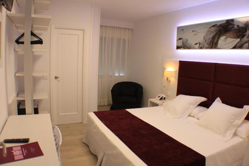 Superior Double or Twin Room (3 adults) image 1