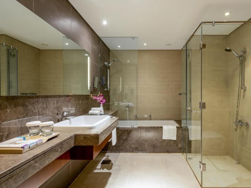 Classic King/ Twin Room - Complimentary Transfer To Beach image 4