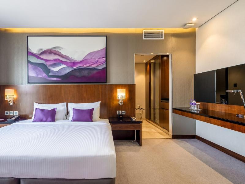 Classic King/ Twin Room - Complimentary Transfer To Beach image 3