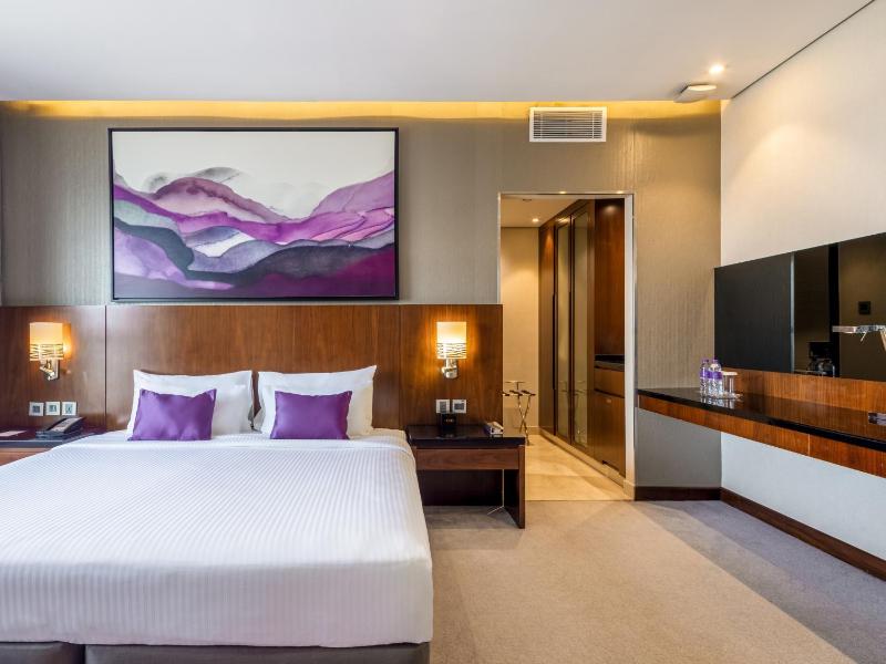 Premiere Double or Twin Room image 4