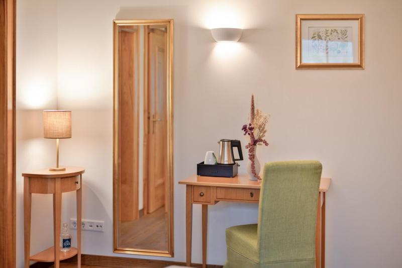 Comfort Single Room image 3