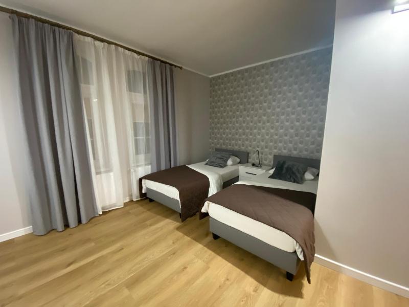 Double Room image 3
