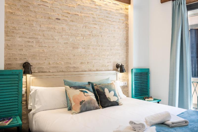One-Bedroom Apartment image 1