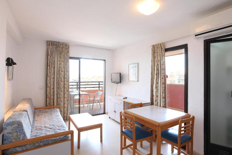 One-Bedroom Apartment (1-4 Adults) image 3