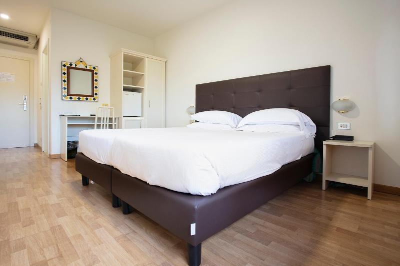 Double or Twin Room image 2