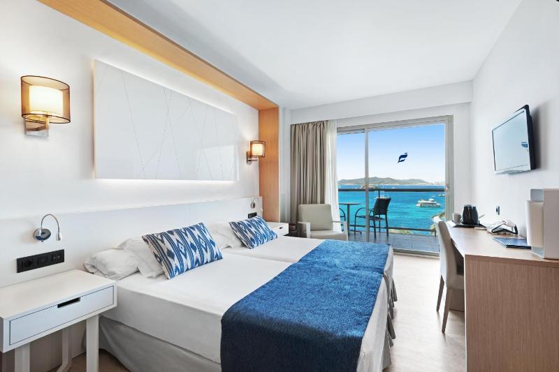 Double or Twin Room with Sea View image 1