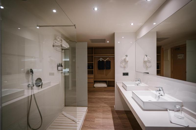 Executive Double Room image 2