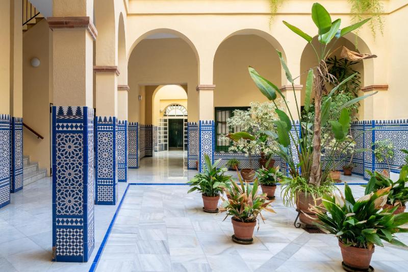Apartamento con terraza en Sevilla centro by Rent Me - image 1