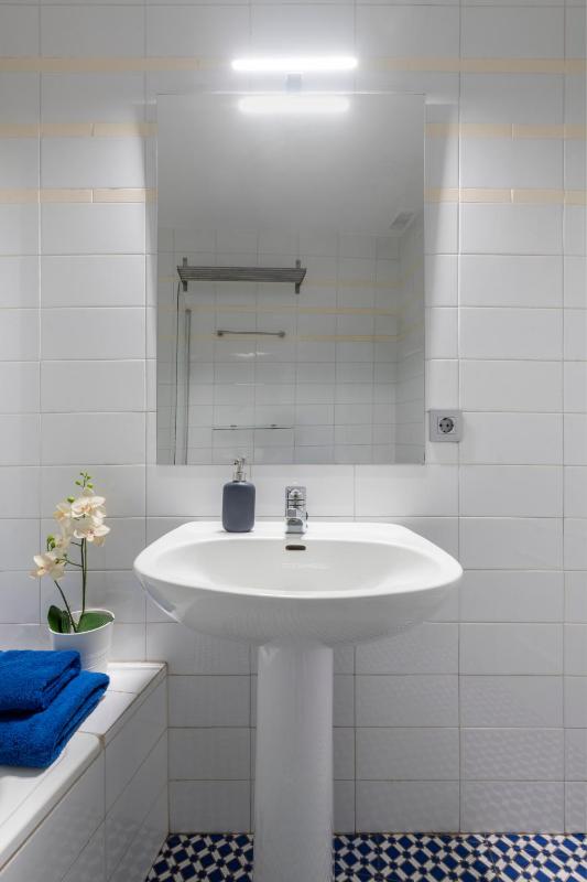 Apartamento con terraza en Sevilla centro by Rent Me - image 9