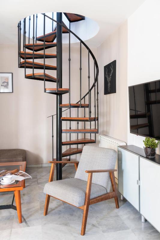Apartamento con terraza en Sevilla centro by Rent Me - image 15