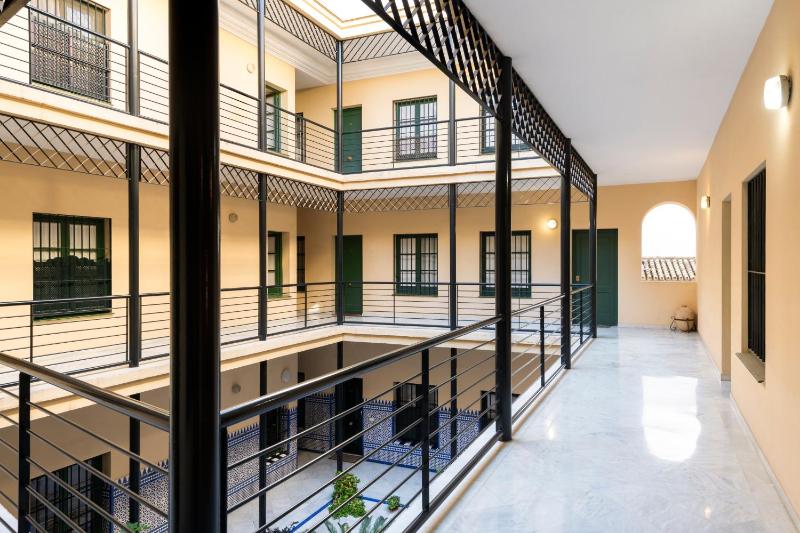 Apartamento con terraza en Sevilla centro by Rent Me - image 2