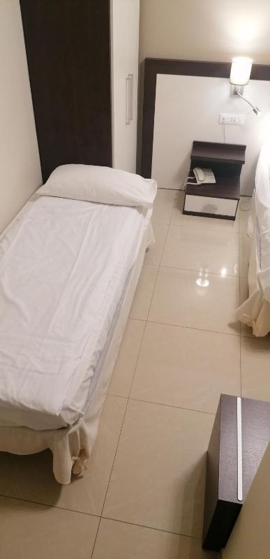 Superior Triple Room image 4