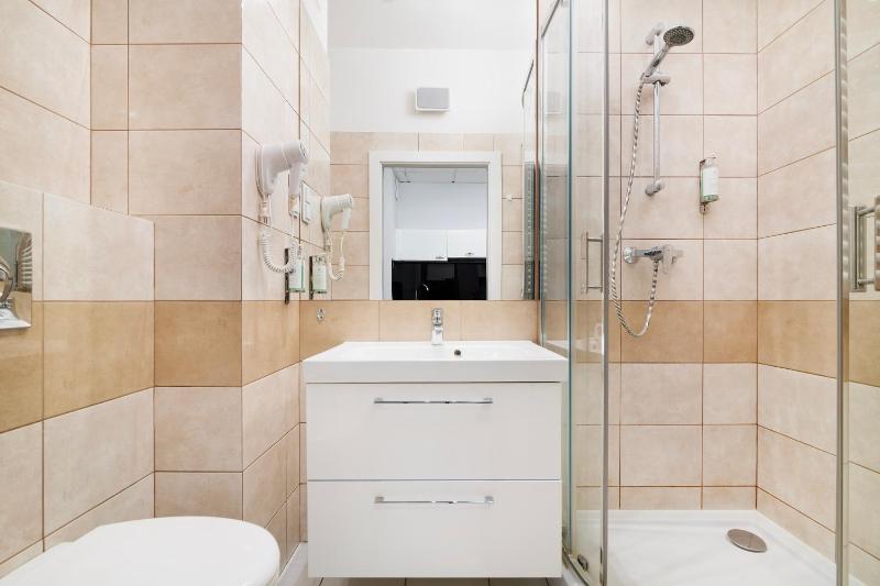 Apartment with Shower image 1