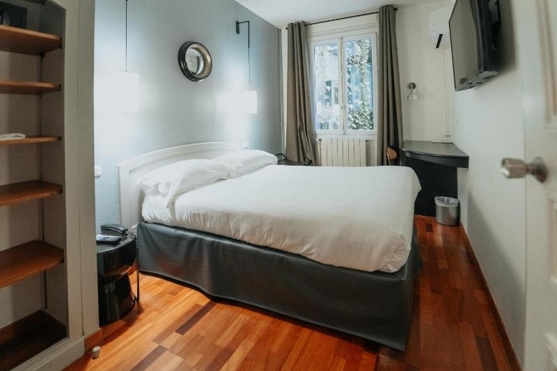 Single Room image 1