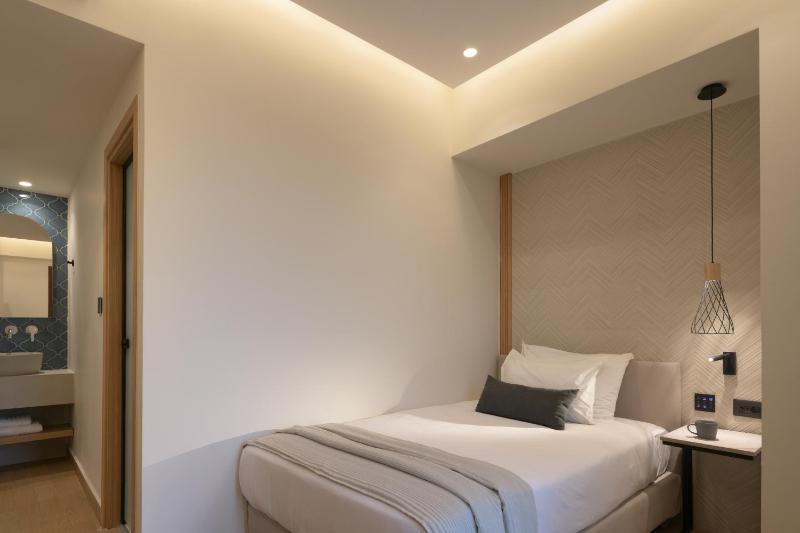 Single Room  (Adjoining Building) image 1