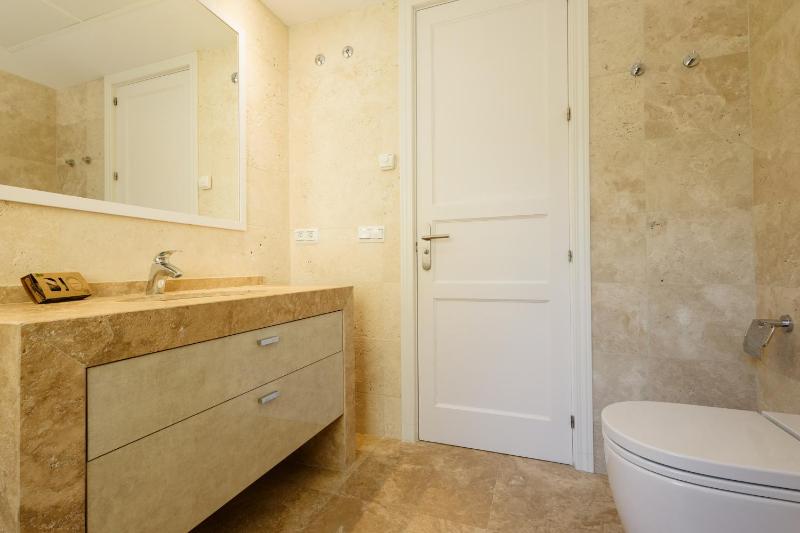 Holiday home with sea views south facing and close to the golf course and the beach in Elviria Hills - image 47
