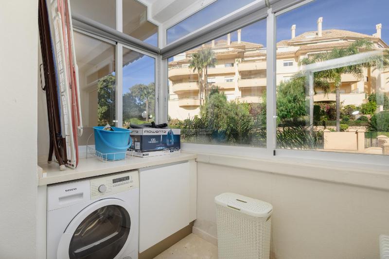 Holiday home with sea views south facing and close to the golf course and the beach in Elviria Hills - image 34