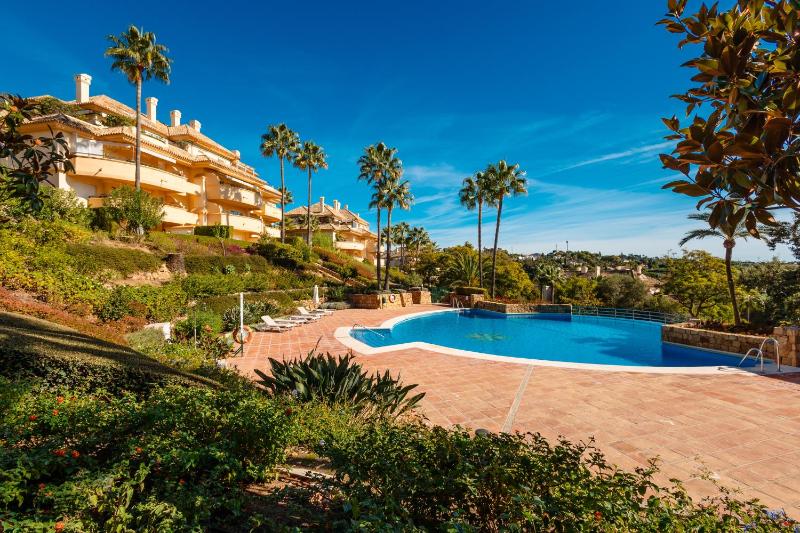Holiday home with sea views south facing and close to the golf course and the beach in Elviria Hills - image 11
