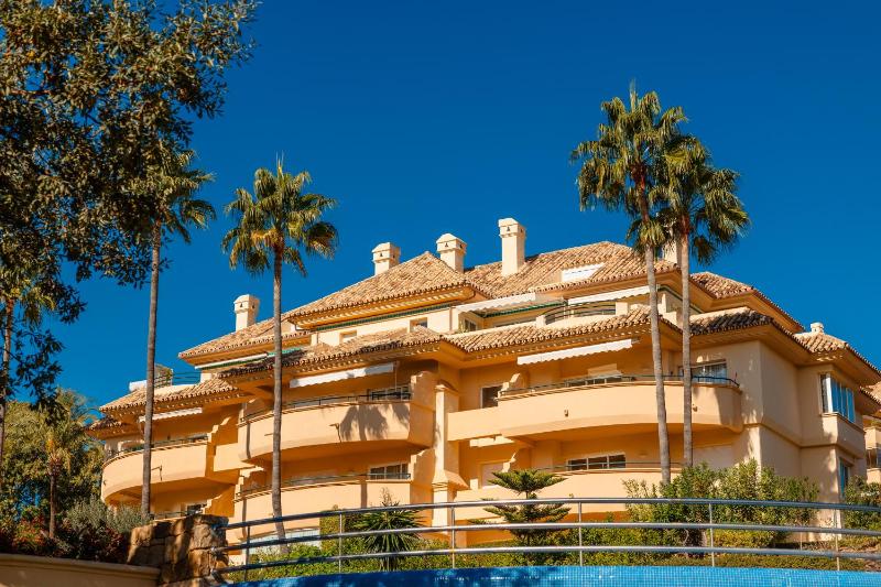 Holiday home with sea views south facing and close to the golf course and the beach in Elviria Hills - image 6