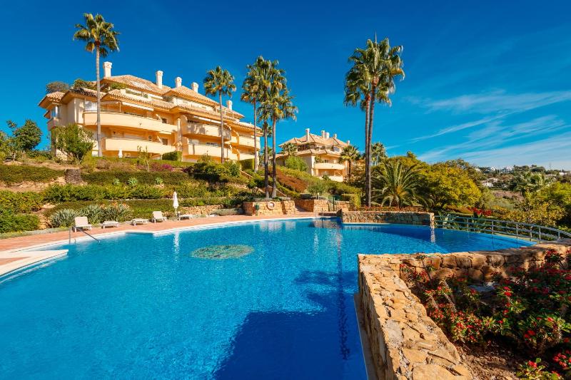 Holiday home with sea views south facing and close to the golf course and the beach in Elviria Hills - image 29
