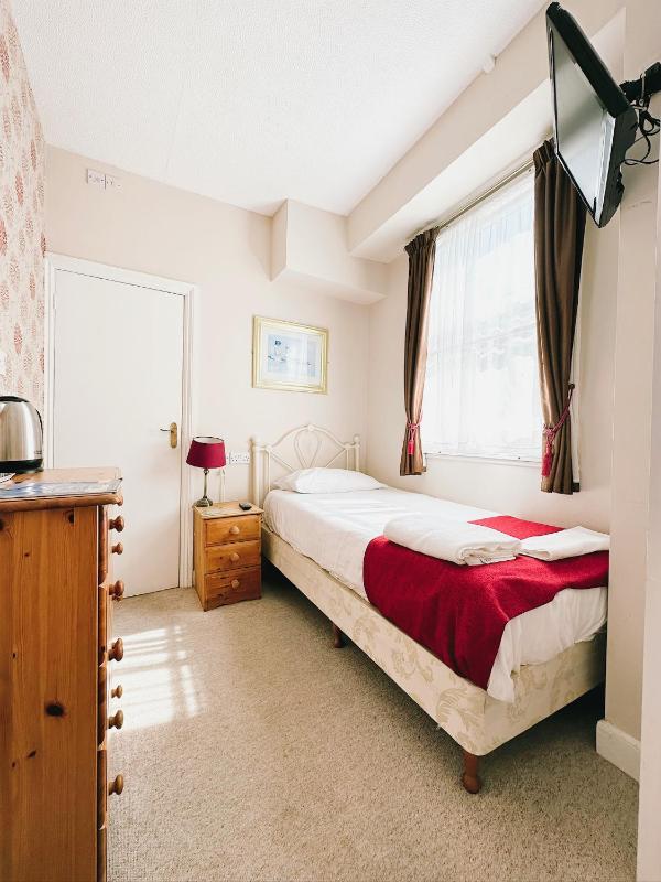 Standard Single Room image 3