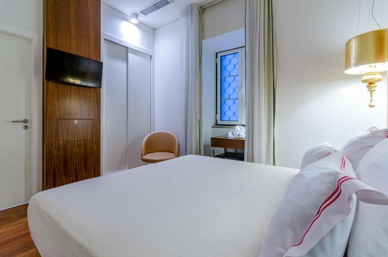 Double Room with Interior View image 3