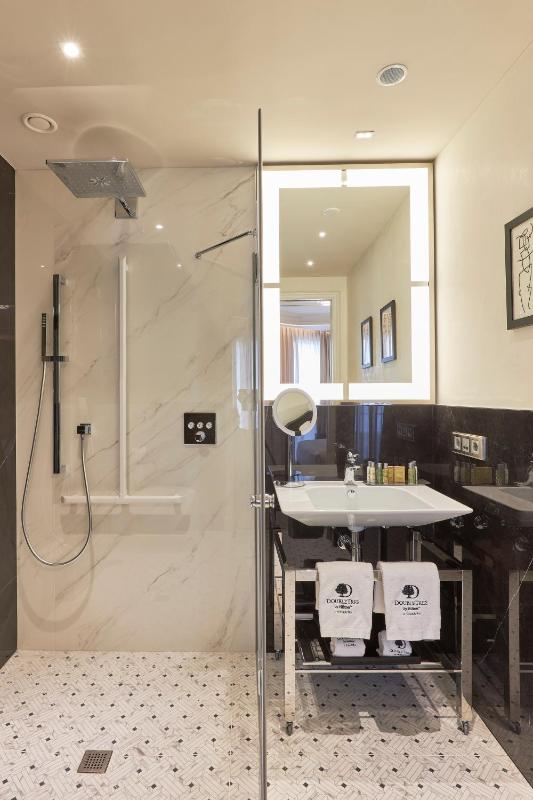 King Room - Mobility Accessible  image 3