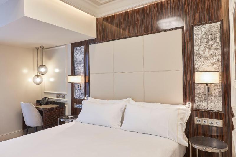 Queen Room image 1