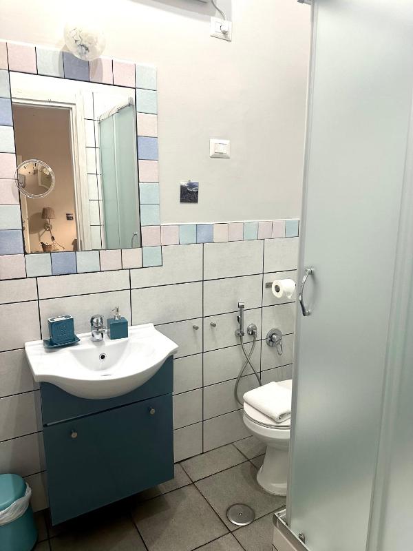 Double or Twin Room image 4