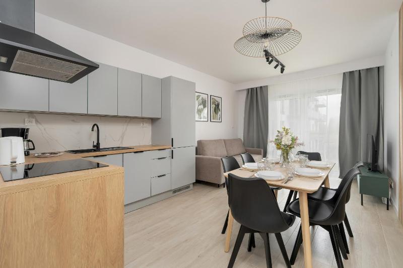 Tasteful Beige Apartment with Parking by Noclegi Renters - image 8