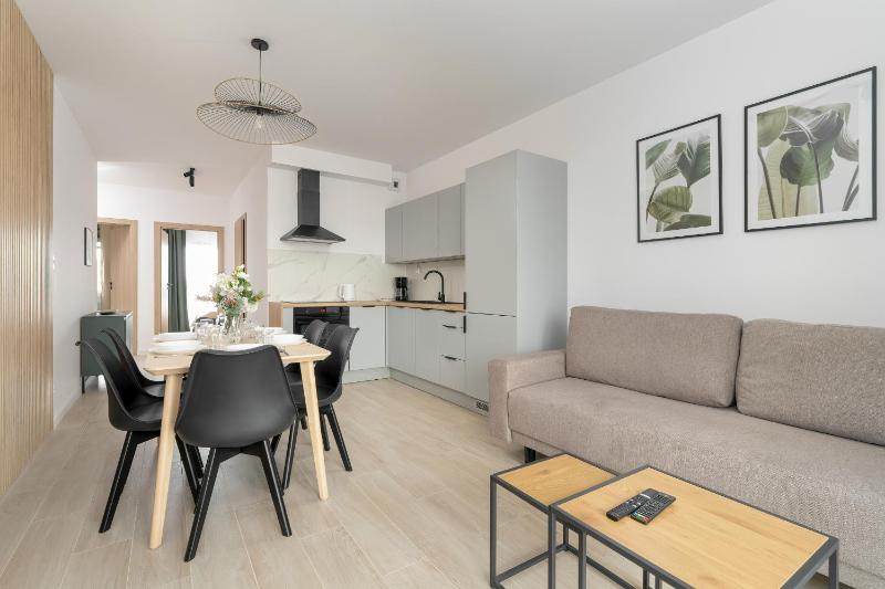 Tasteful Beige Apartment with Parking by Noclegi Renters - image 12