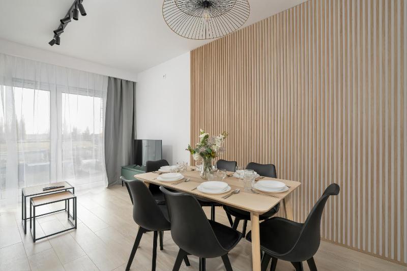 Tasteful Beige Apartment with Parking by Noclegi Renters - image 5