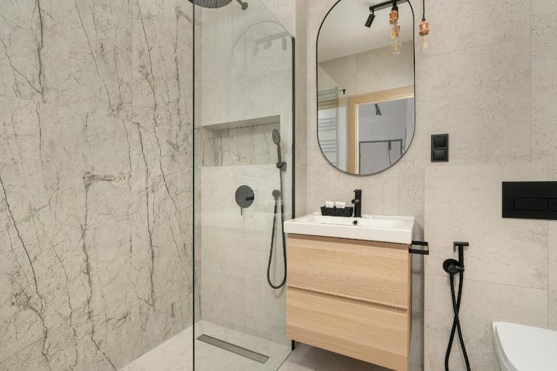 Tasteful Beige Apartment with Parking by Noclegi Renters - image 11