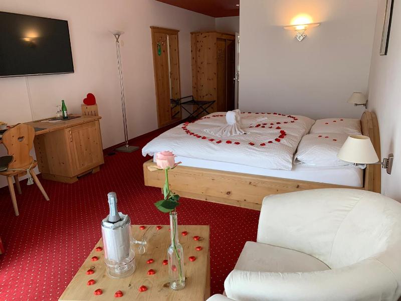 Junior Suite with Balcony image 4