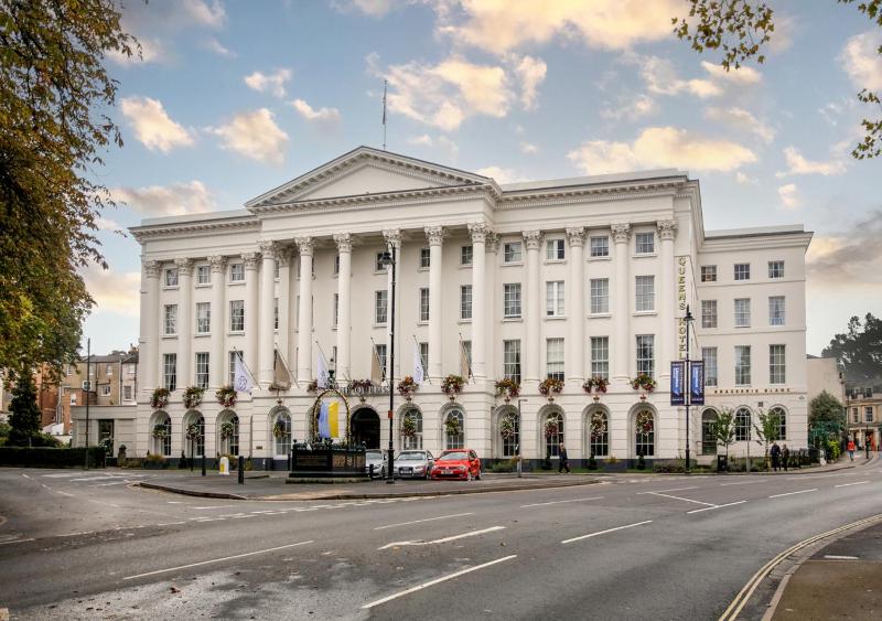 Queens Hotel Cheltenham - image 1