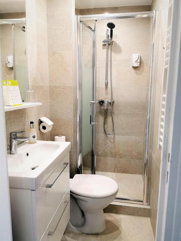 Small Double Room image 3