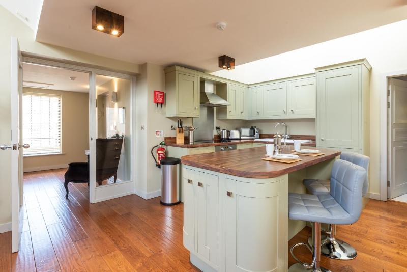 Two-Bedroom Deluxe Apartment image 4