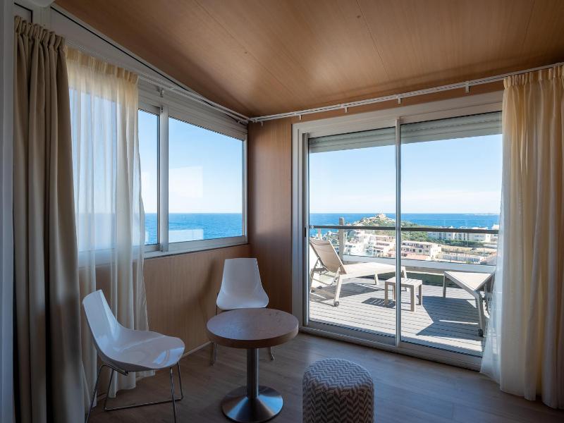 L+ sup • Double or Twin Room - Terrace with Sea View image 4