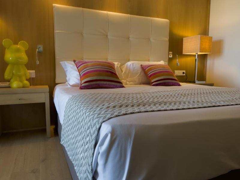 L+ sup • Double or Twin Room - Terrace with Sea View image 2