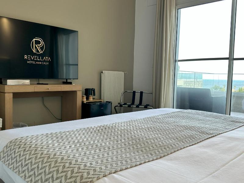 L - Double or Twin Room - Terrace with Sea and Pool View image 4