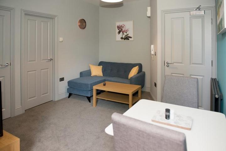 One-Bedroom Apartment image 2