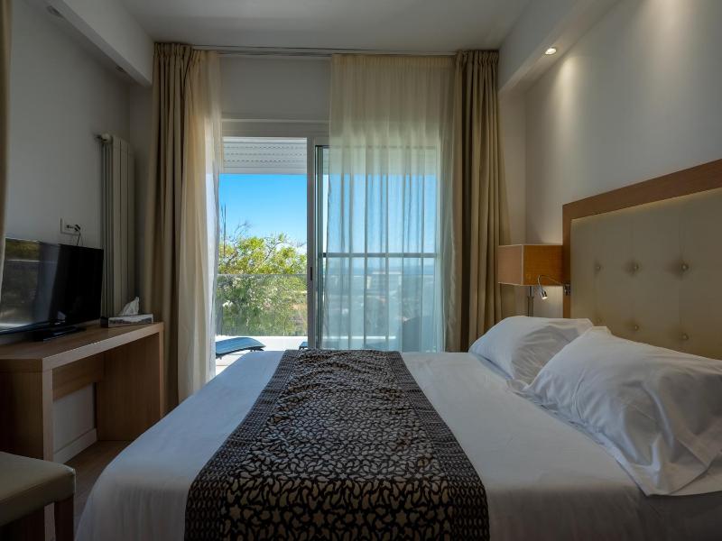 S - Double Room - Balcony with Sea/ Pool View image 3