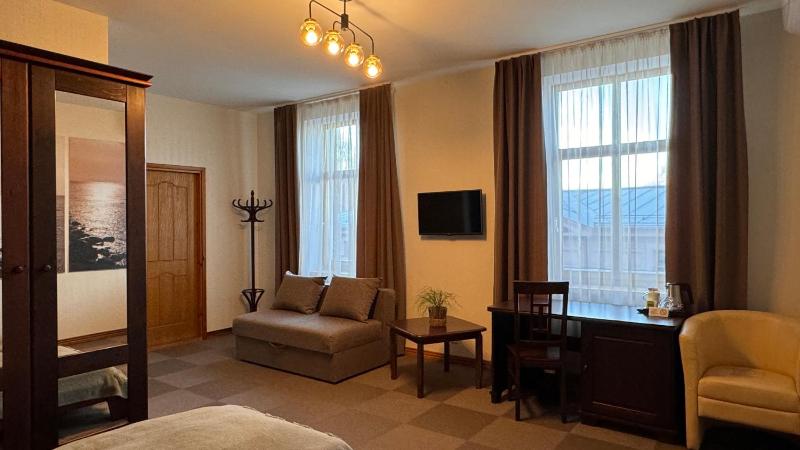 Twin Room image 4