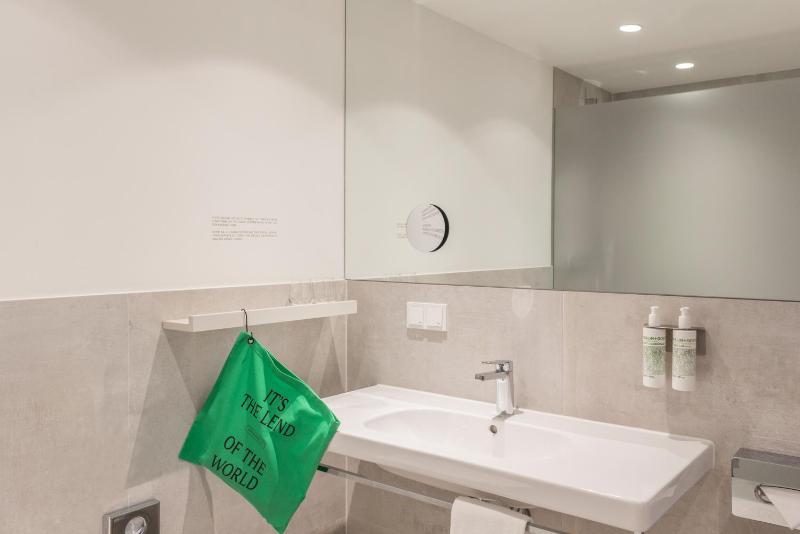 Deluxe Double Room with Balcony image 2